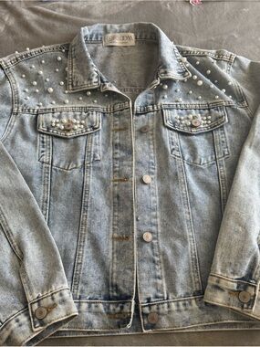 Pearl-Embellished Light Wash Denim Jacket - Light Blue